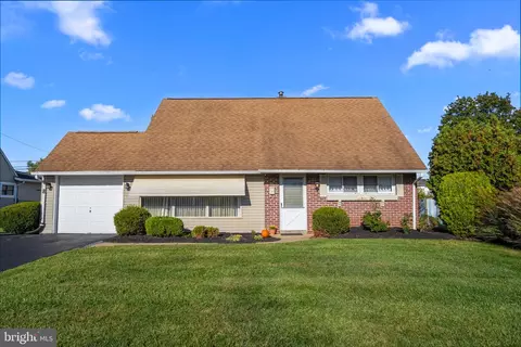 8 Haven Rd, Levittown, PA 19056