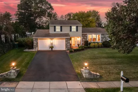 5967 Griscomb Dr, Bensalem, PA 19020