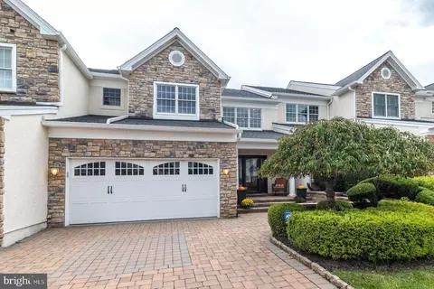 23 Brianna Rd, Holland, PA 18966
