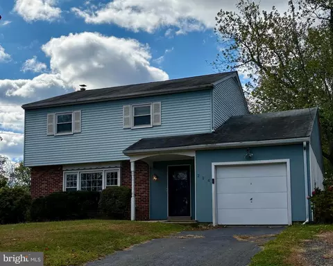 214 Surrey Rd, Chalfont, PA 18914