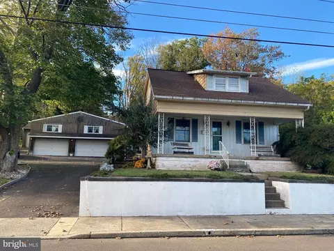 1032 N 7th St, Perkasie, PA 18944