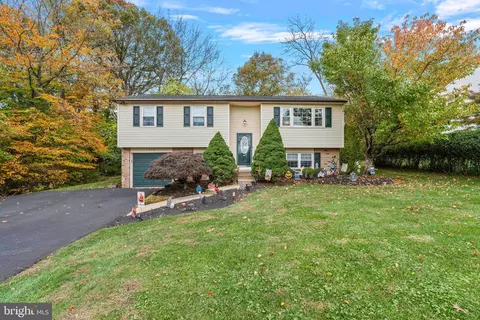 245 Hampshire Dr, Chalfont, PA 18914