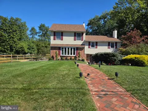 65 Witherington Dr, Holland, PA 18966