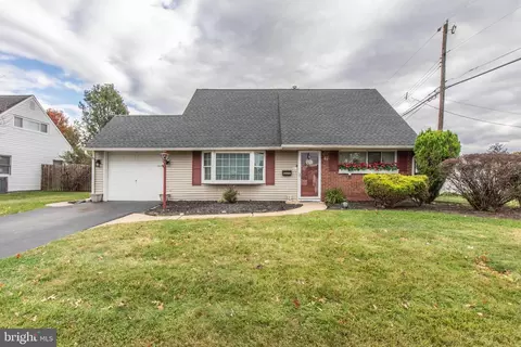 6 Handy Rd, Levittown, PA 19056