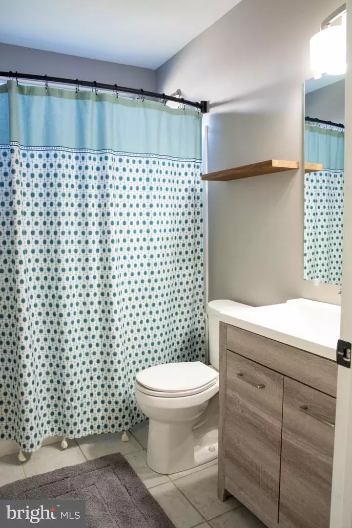 Bath - 1134 Virginia Way, Quakertown, PA 18951 photo 2 of 3