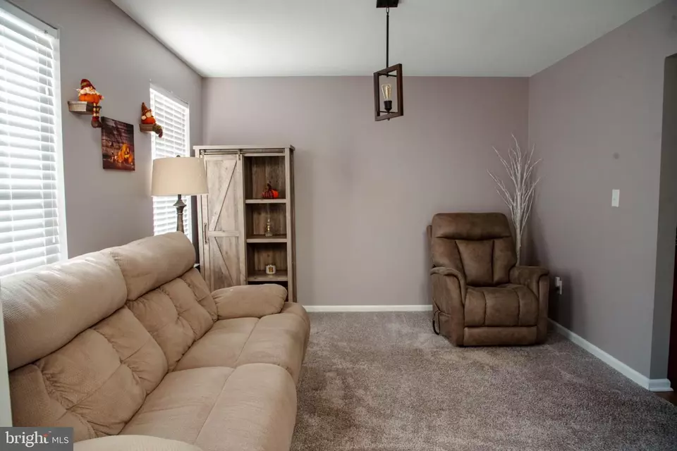 Entry Way - 1134 Virginia Way, Quakertown, PA 18951 photo 2 of 5