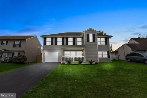 19 Prunewood Rd, Levittown, PA 19056