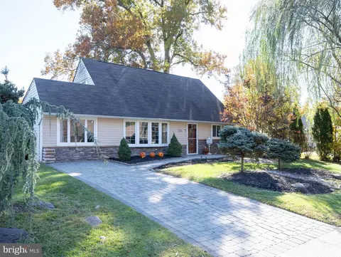 154 Juniper Dr, Levittown, PA 19056