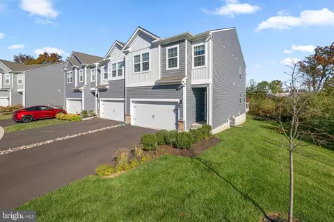 48 Fonthill Ct, Quakertown, PA 18951