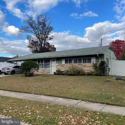 22 Myrtle Ln, Levittown, PA 19054