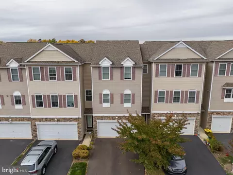 207 Saddlebrook Dr, Bensalem, PA 19020
