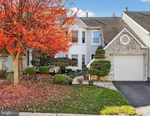 54 Kanon Ct, Newtown, PA 18940