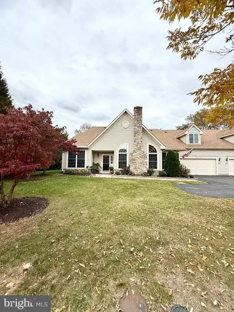 2296 Seabird Dr #1, Bristol, PA 19007