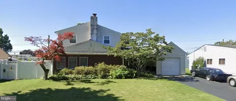 69 Blue Spruce Ln, Levittown, PA 19054