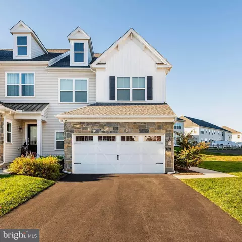 10 Spring Mill Rd, Ivyland, PA 18974