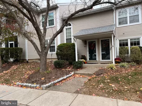 9015 Heritage Dr #8, Southampton, PA 18966