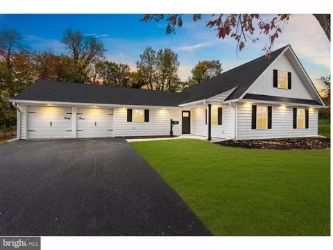 33 Red Rose Way, Levittown, PA 19056