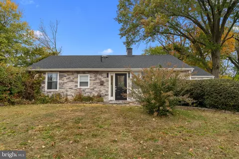 245 Trenton Rd, Fairless Hills, PA 19030