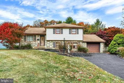 926 Carlin Dr, Southampton, PA 18966