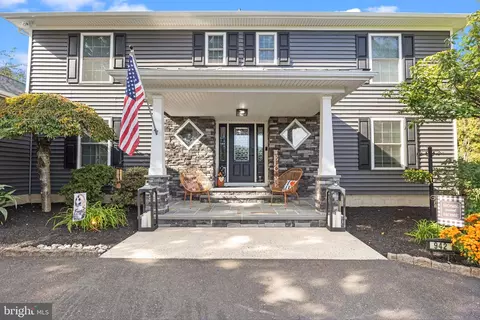 942 Roeloffs Ct, Yardley, PA 19067