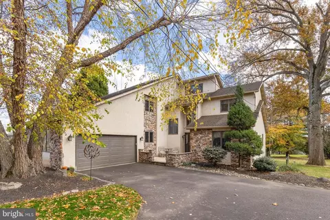 10 Hellberg Ave, Chalfont, PA 18914