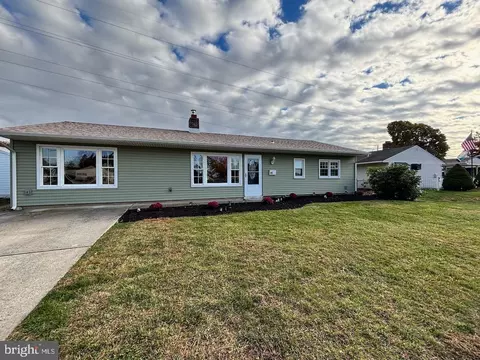 95 Stonybrook Dr #S, Levittown, PA 19055