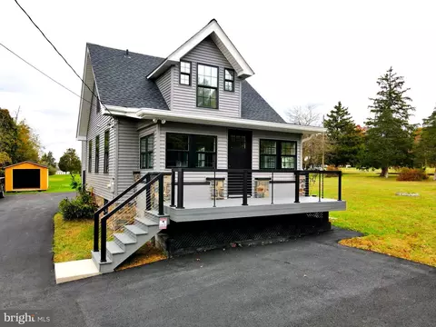 135 Center Hill Rd, Ferndale, PA 18921