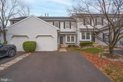 2420 Dogleg Dr, Warrington, PA 18976