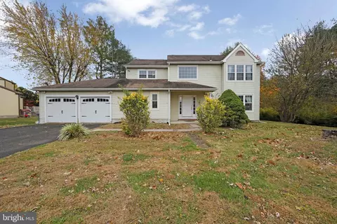 180 Independence Dr, Holland, PA 18966