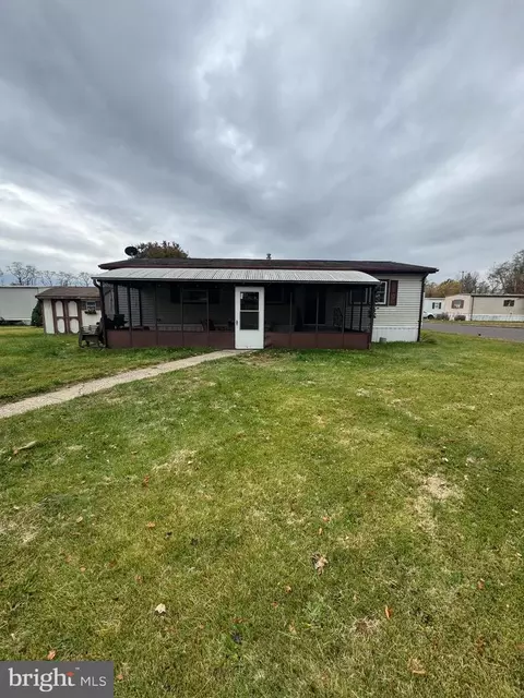 8306 Windsor Dr, Morrisville, PA 19067