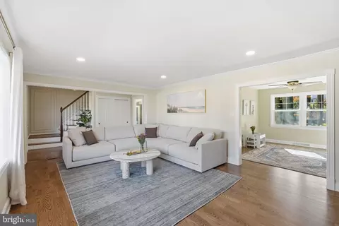 Living - 1237 University Dr, Yardley, PA 19067 photo 2 of 5