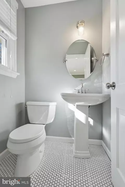 Bath - 1237 University Dr, Yardley, PA 19067 photo 1 of 2