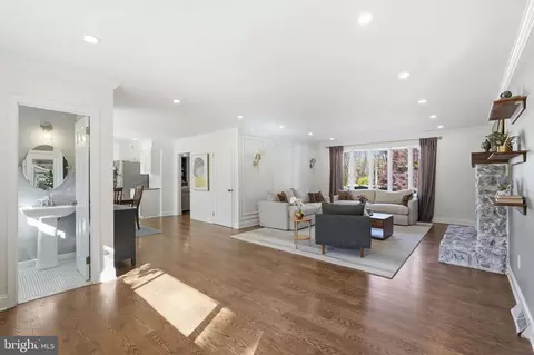 Entry Way - 1237 University Dr, Yardley, PA 19067 photo 1 of 3