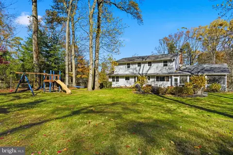 Exterior - 1237 University Dr, Yardley, PA 19067 photo 4 of 5