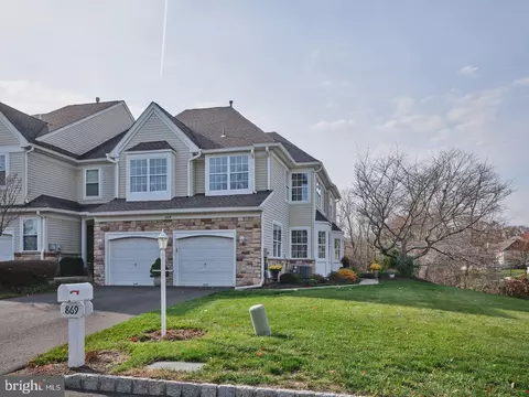 869 Breckinridge Ct #125, New Hope, PA 18938