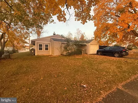 101 Idlewild Rd, Levittown, PA 19057