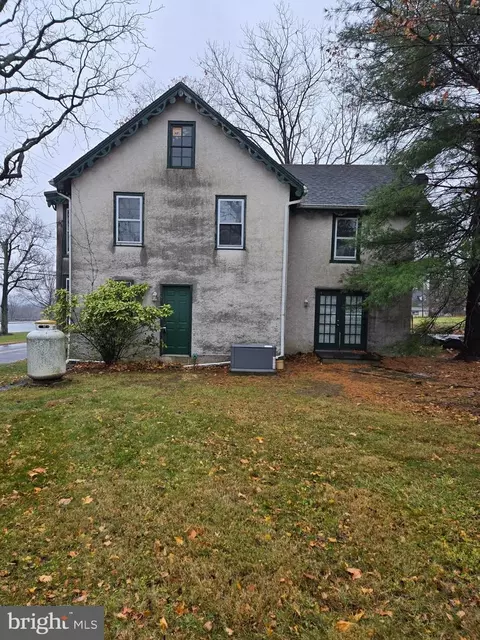 6 Township Line Rd, Line Lexington, PA 18932
