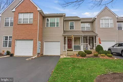 100 Bishops Gate Ln, Doylestown, PA 18901