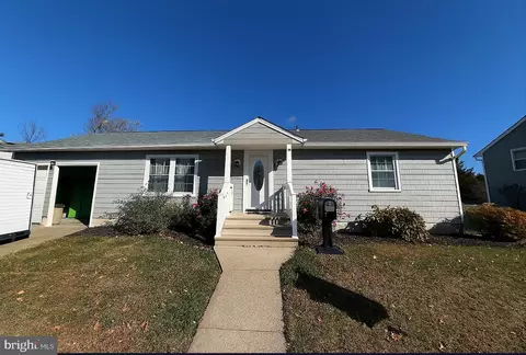 9 Lynns Ct, Morrisville, PA 19067