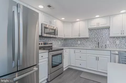 Kitchen - 9108 Centennial Sta #910, Warminster, PA 18974 photo 1 of 1