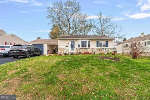 216 Wellington Dr, Warminster, PA 18974