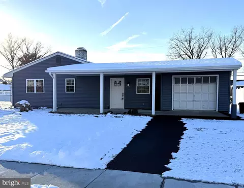 25 Oval Turn Ln, Levittown, PA 19055