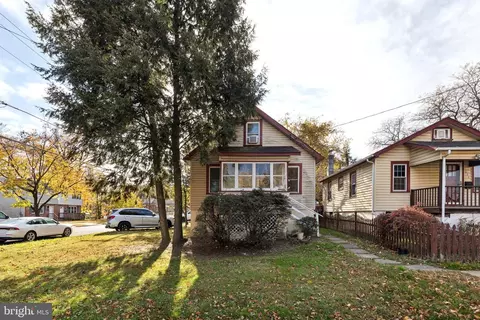 133 S Lafayette Ave, Morrisville, PA 19067
