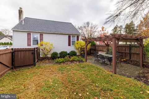 Exterior - 2133 Maple Ave, Croydon, PA 19021 photo 5 of 6