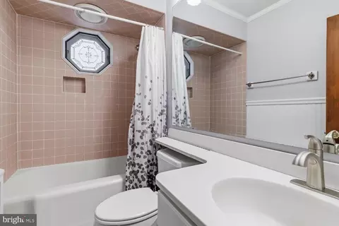 Bath - 2133 Maple Ave, Croydon, PA 19021 photo 1 of 1