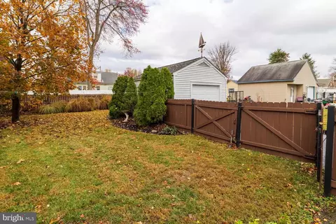 Exterior - 2133 Maple Ave, Croydon, PA 19021 photo 4 of 6