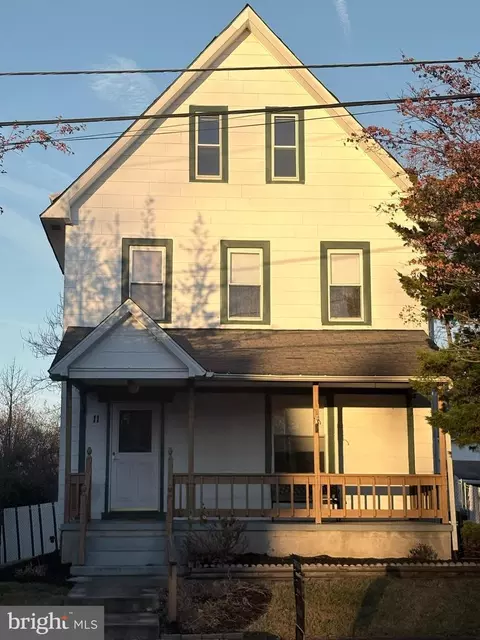 11 Lincoln Ave, Ivyland, PA 18974