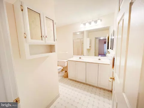 Bath - 114 Progress Dr, Doylestown, PA 18901 photo 2 of 2