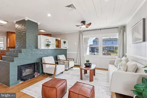 11 Crimson King Ln, Levittown, PA 19055