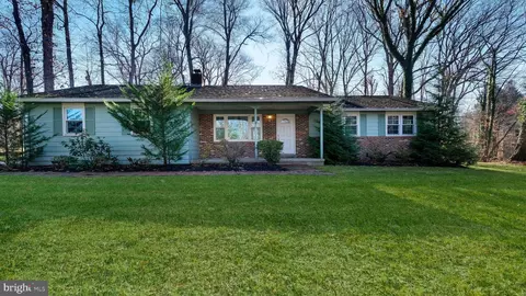 11 Dogwood Ln, Doylestown, PA 18901